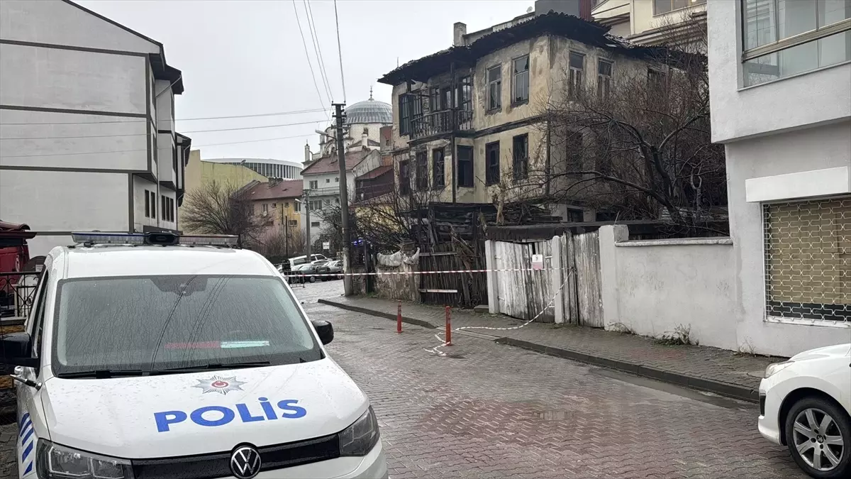 Bolu\'da Metruk Binadan Çökme