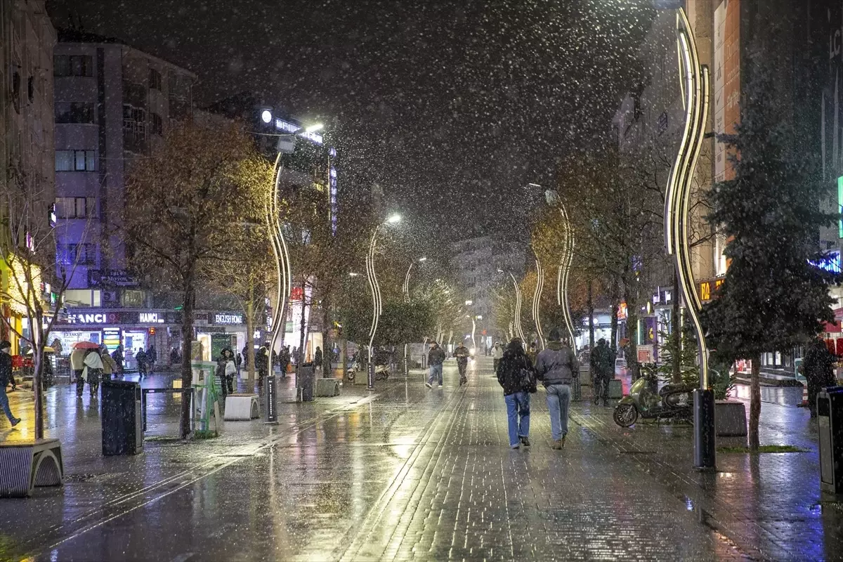 Bolu Dağı\'nda Yoğun Kar Yağışı