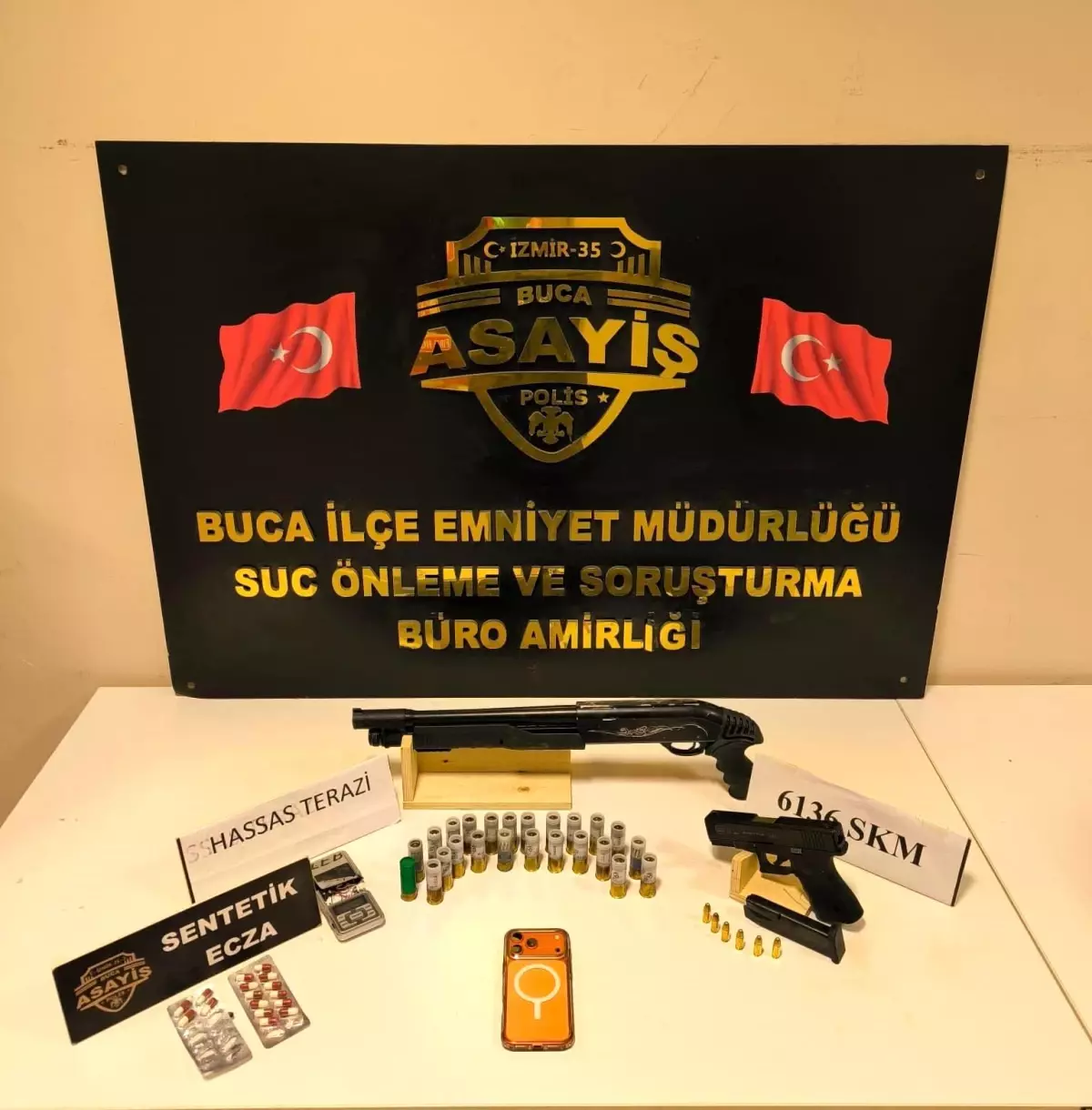 Buca\'da Ruhsatsız Silah Operasyonu