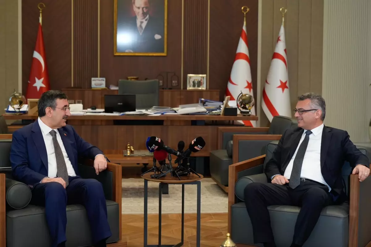 Yılmaz ve Erhürman\'dan Kıbrıs Mesajı