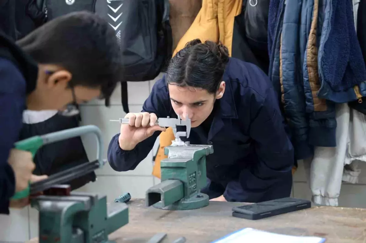 Konya\'da Okul Fabrika Gibi Çalışıyor