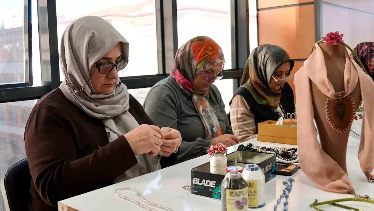 Elazığ\'da kadınlara yönelik kurs programı sürüyor