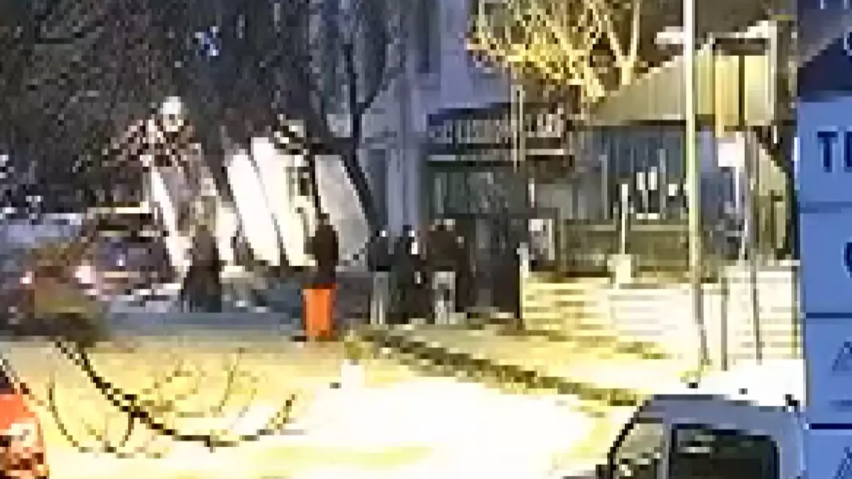 Güngören\'de Bıçaklı Kavga: Bir Genç Hayatını Kaybetti