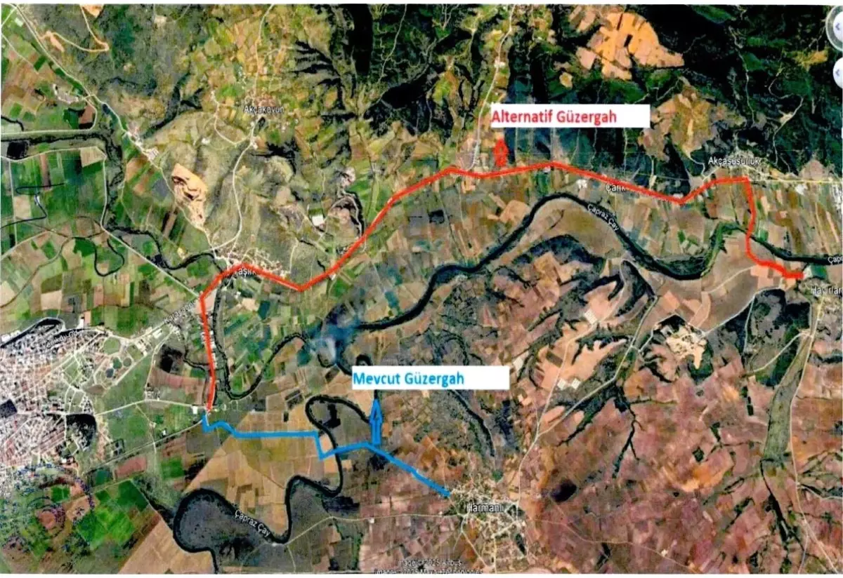 Hasar gören ve beşik gibi sallanan köprü yıkılıyor