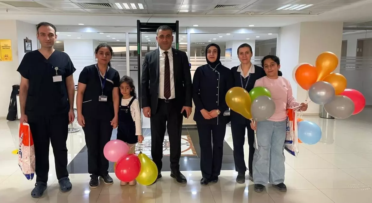 Elazığ\'da Hastanedeki Çocuklara Karne Hediyesi