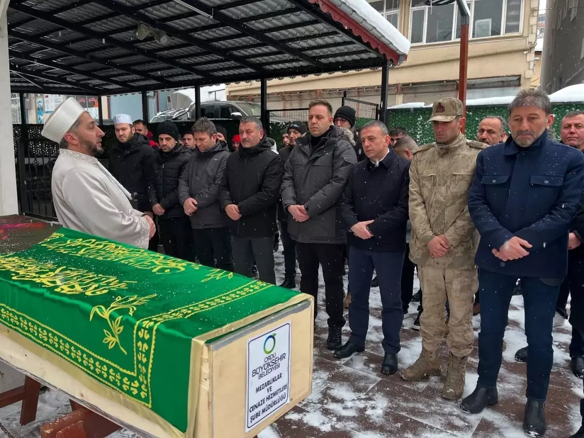 Hayatını kaybeden engelli ve kimsesiz kıç çocuğu toprağa verildi