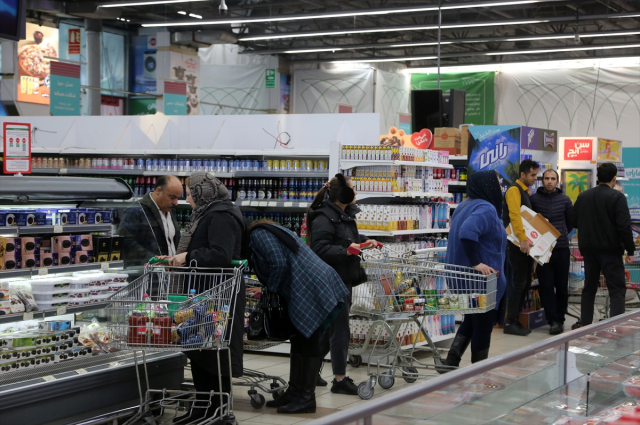 İran'da artan yaşam pahalılığıyla mücadeleye yönelik 'Kalabarg' uygulaması