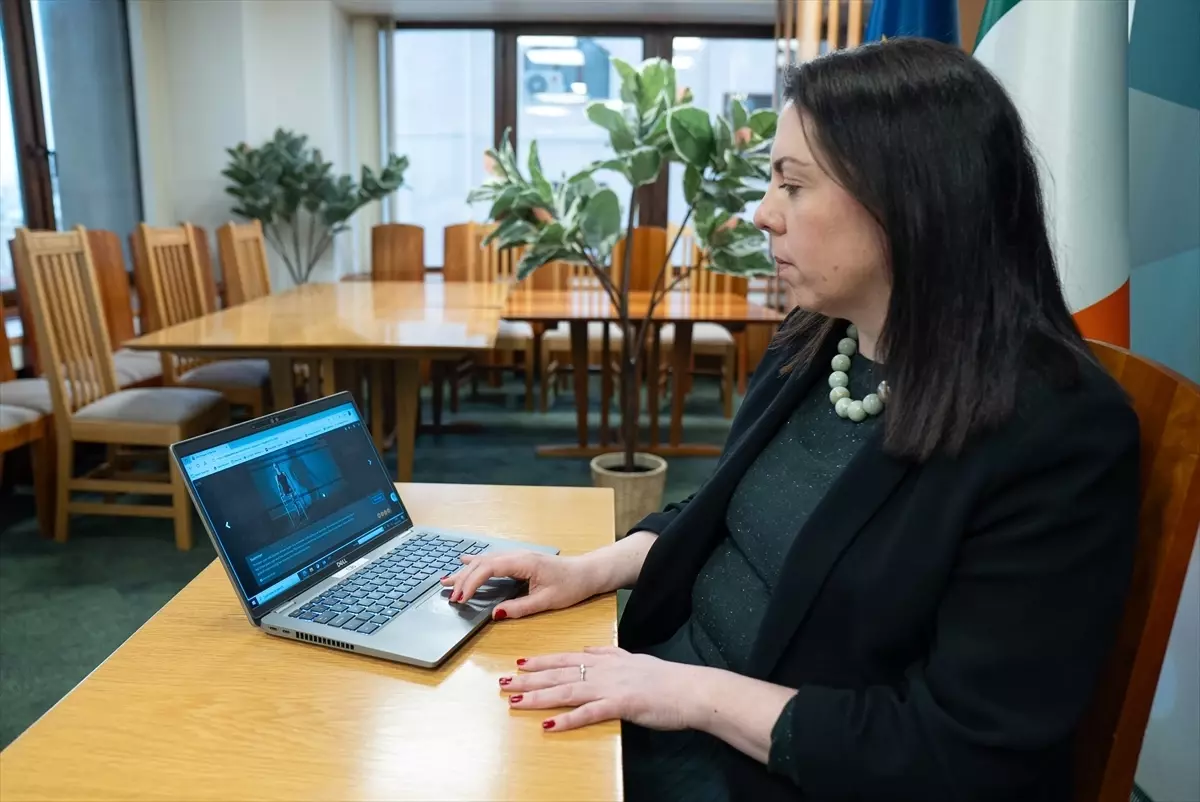 Büyükelçi Brosnan, Yılın Kareleri Oylamasına Katıldı