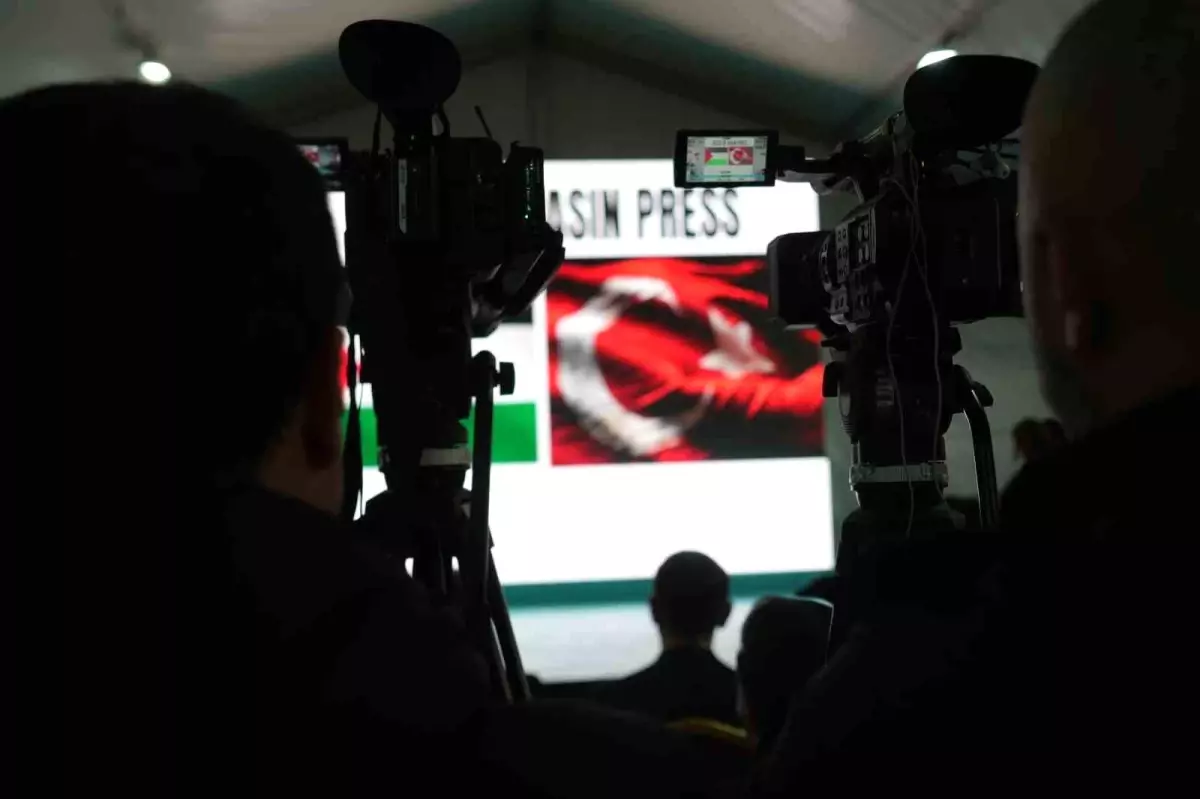 İsrail\'in saldırısında bacağını kaybeden Gazzeli gazeteci meslektaşlarına seslendi