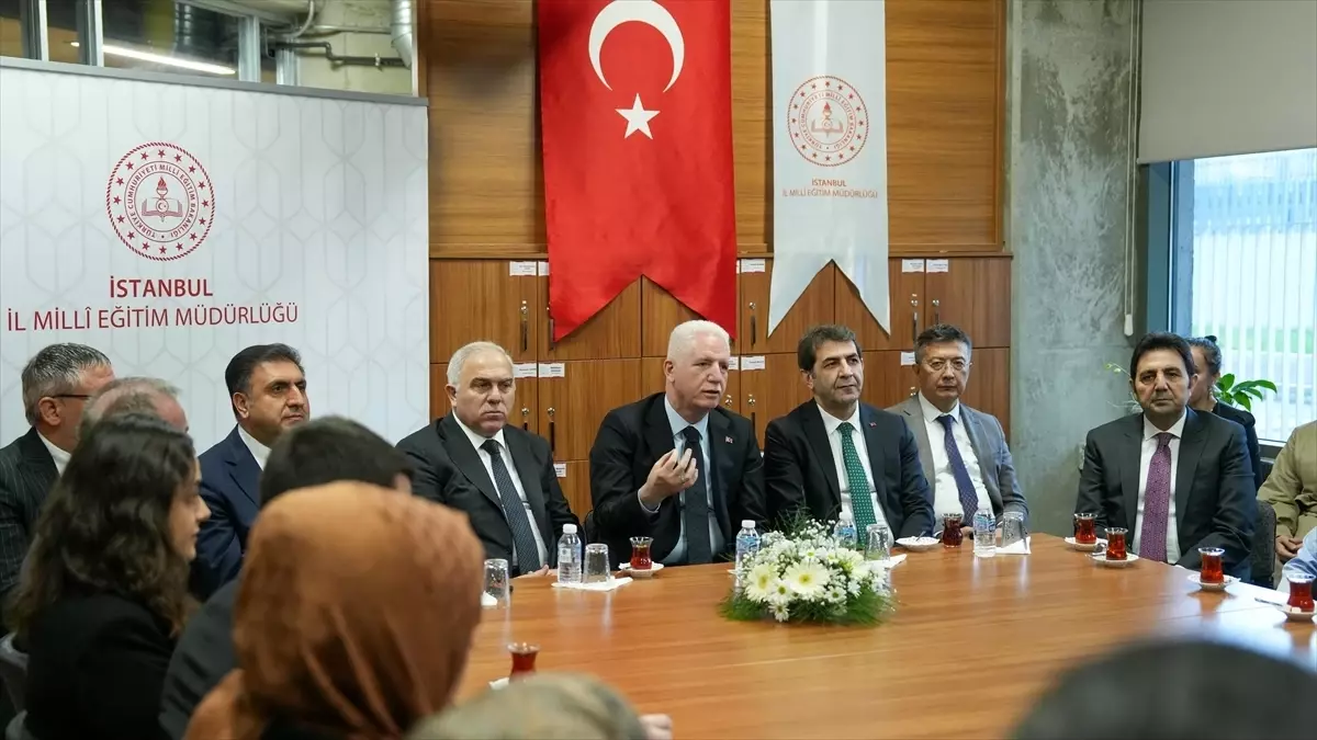 İstanbul\'da Karneler Dağıtıldı