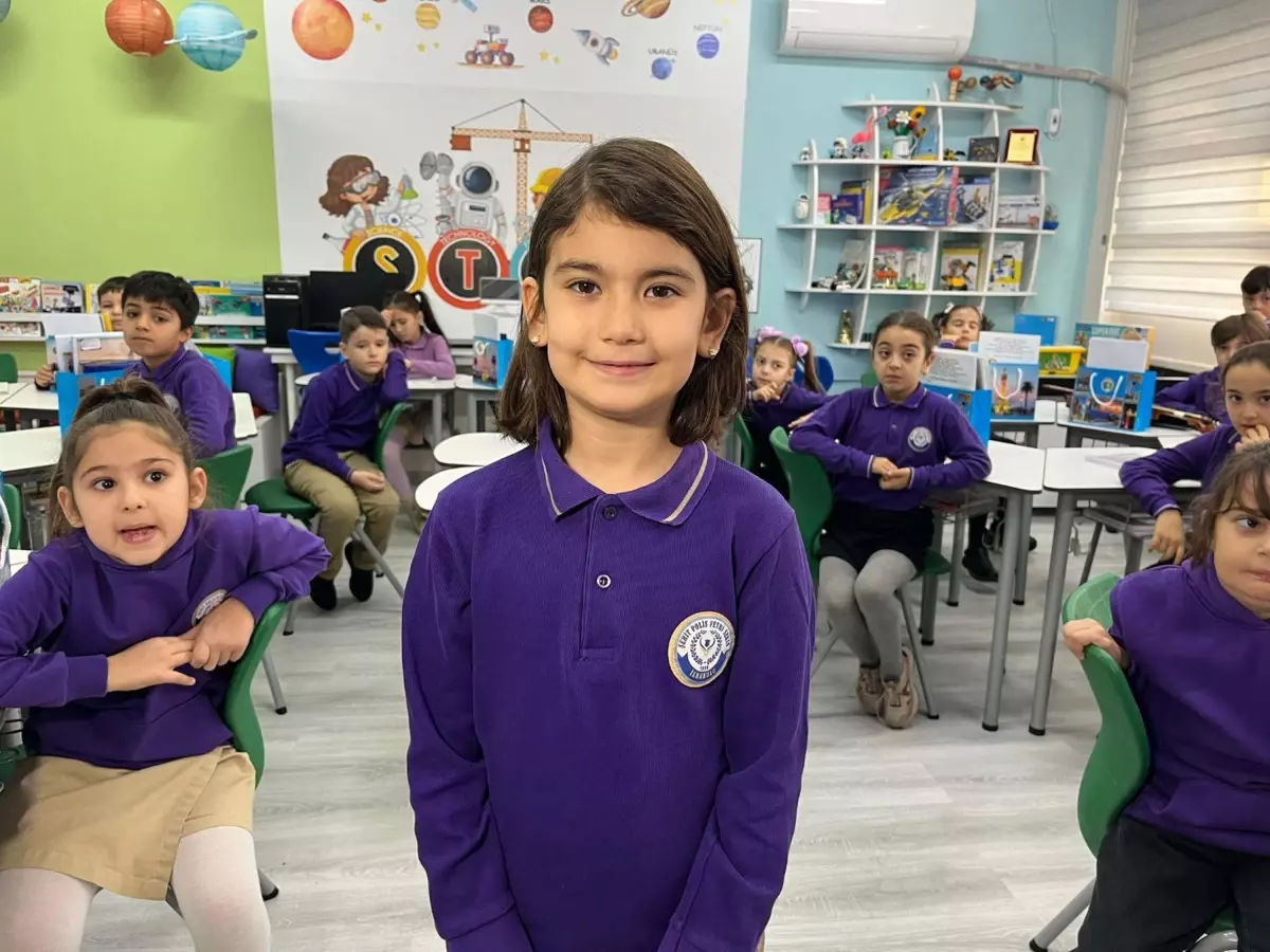 İzmir\'de 721 Bin Öğrenci Karnelerini Aldı