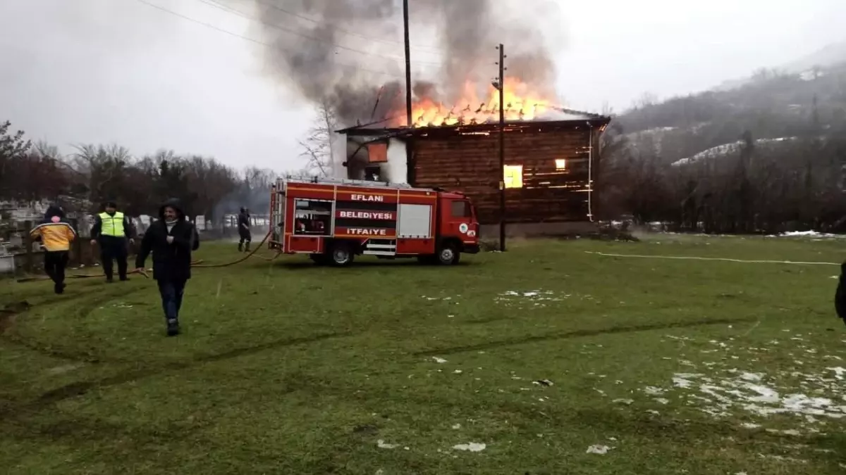 Karabük\'te 450 Yıllık Cami Yandı