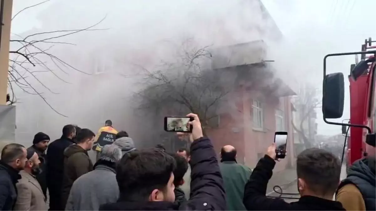 Kaynarca\'da Ev Yangını Kontrol Altına Alındı