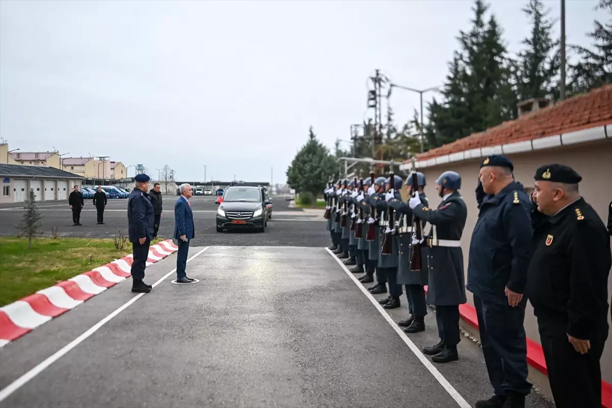 Vali Turan, Jandarma Komutanlığını Ziyaret Etti