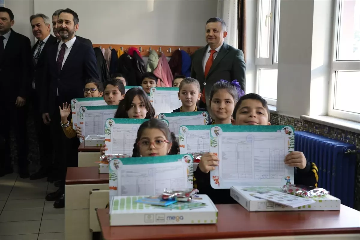 Öğrenciler Karne Aldı