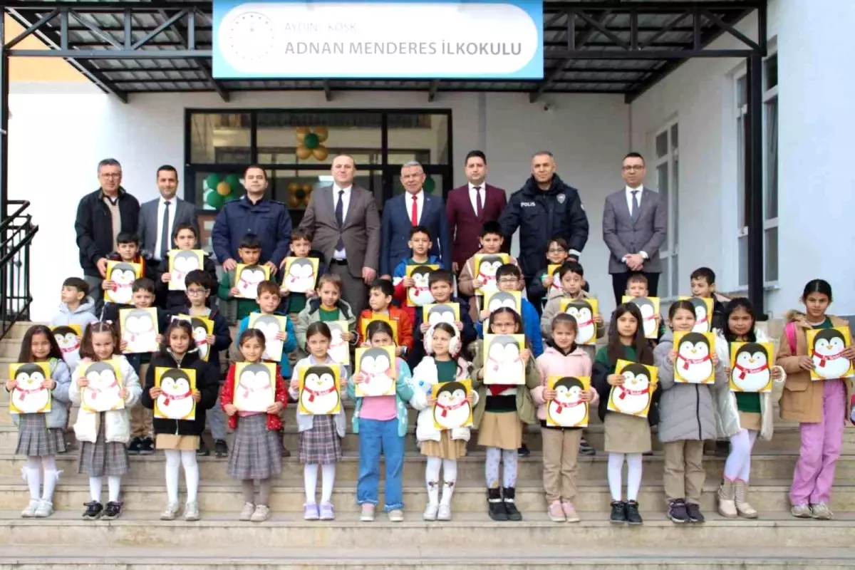 Köşk\'te öğrencilerin yarıyıl karnelerini Kaymakam Taş verdi