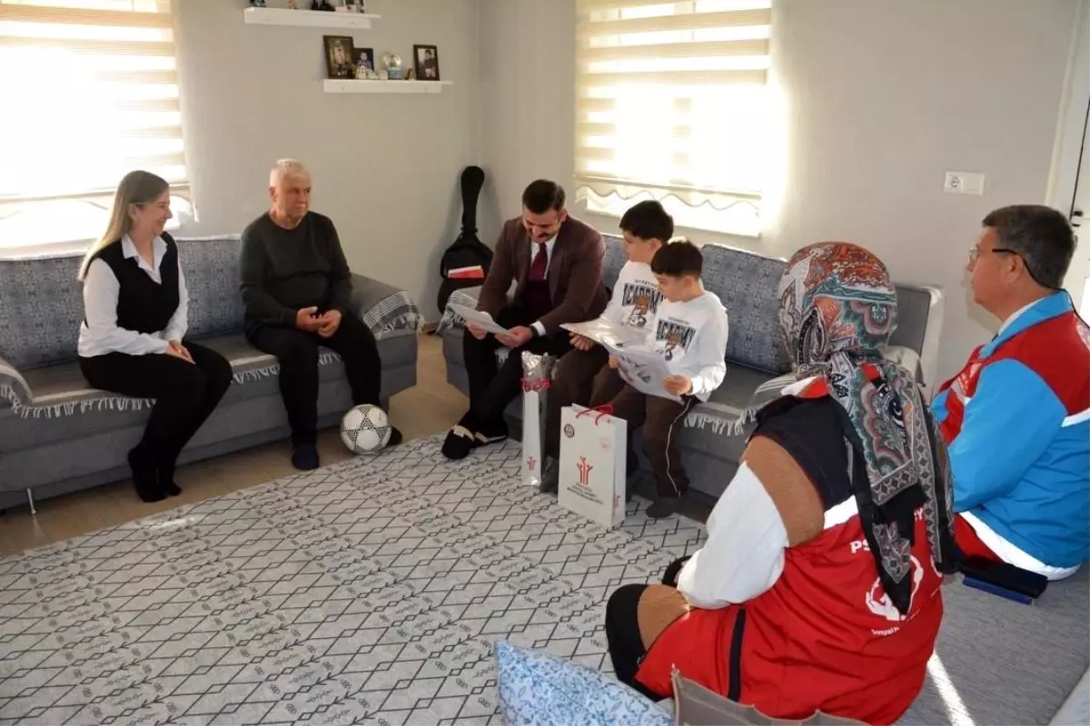 Aile ve Sosyal Hizmetler Bakanı, Orman Şehidi Görkem Hasdemir\'in Çocuklarını Karne Günü\'nde Ziyaret Etti