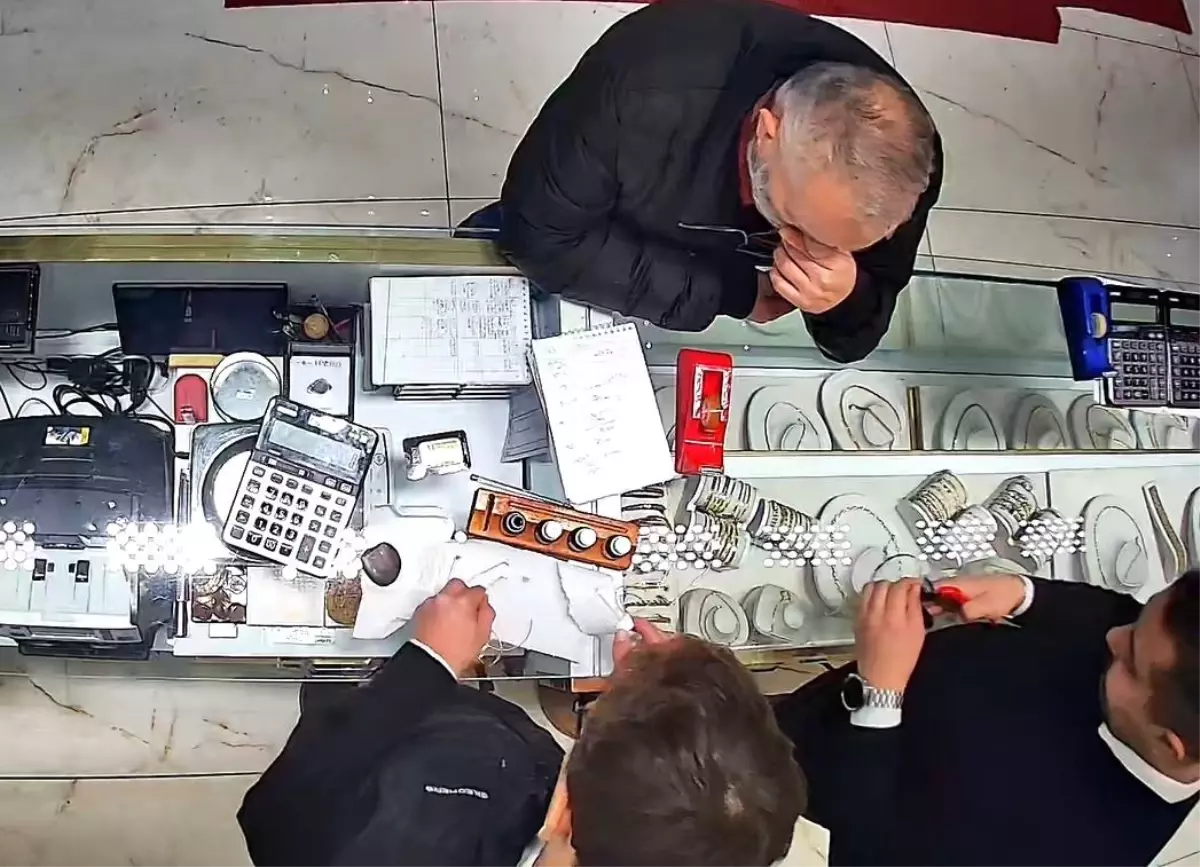 Sahte Bilezikle Altın Almaya Çalışan Zanlı Yakalandı