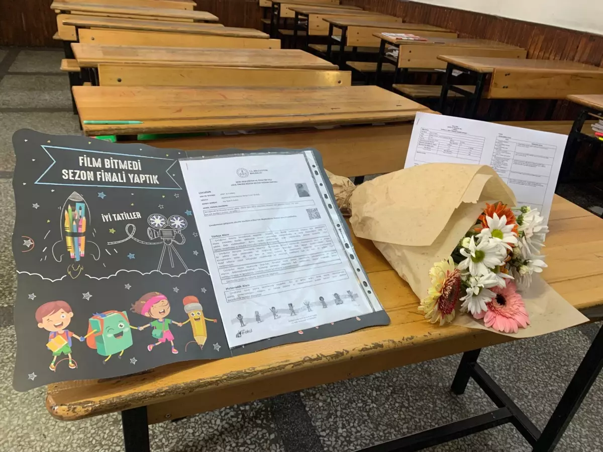 Adana\'da Kardeşlerin Karneleri Boş Sıralara Bırakıldı