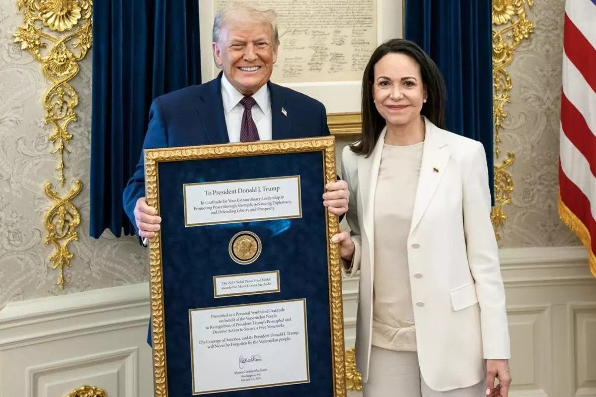 Machado kendisine verilen Nobel Barış ödülünü Trump\'a sundu