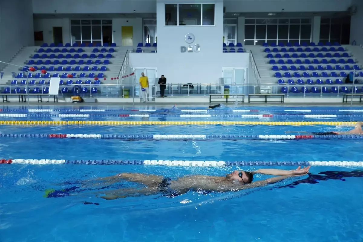 Emre Sakçı, DEÜ\'de Antrenman Yapıyor