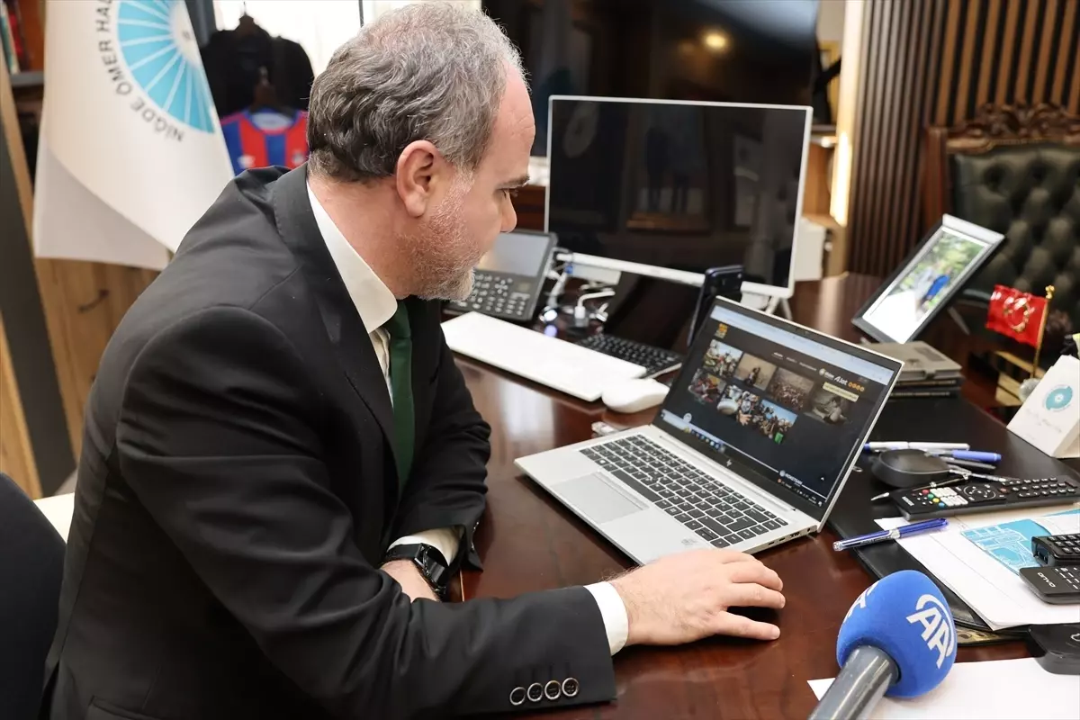 Rektör Uslu \'Yılın Kareleri\' Oylamasına Katıldı