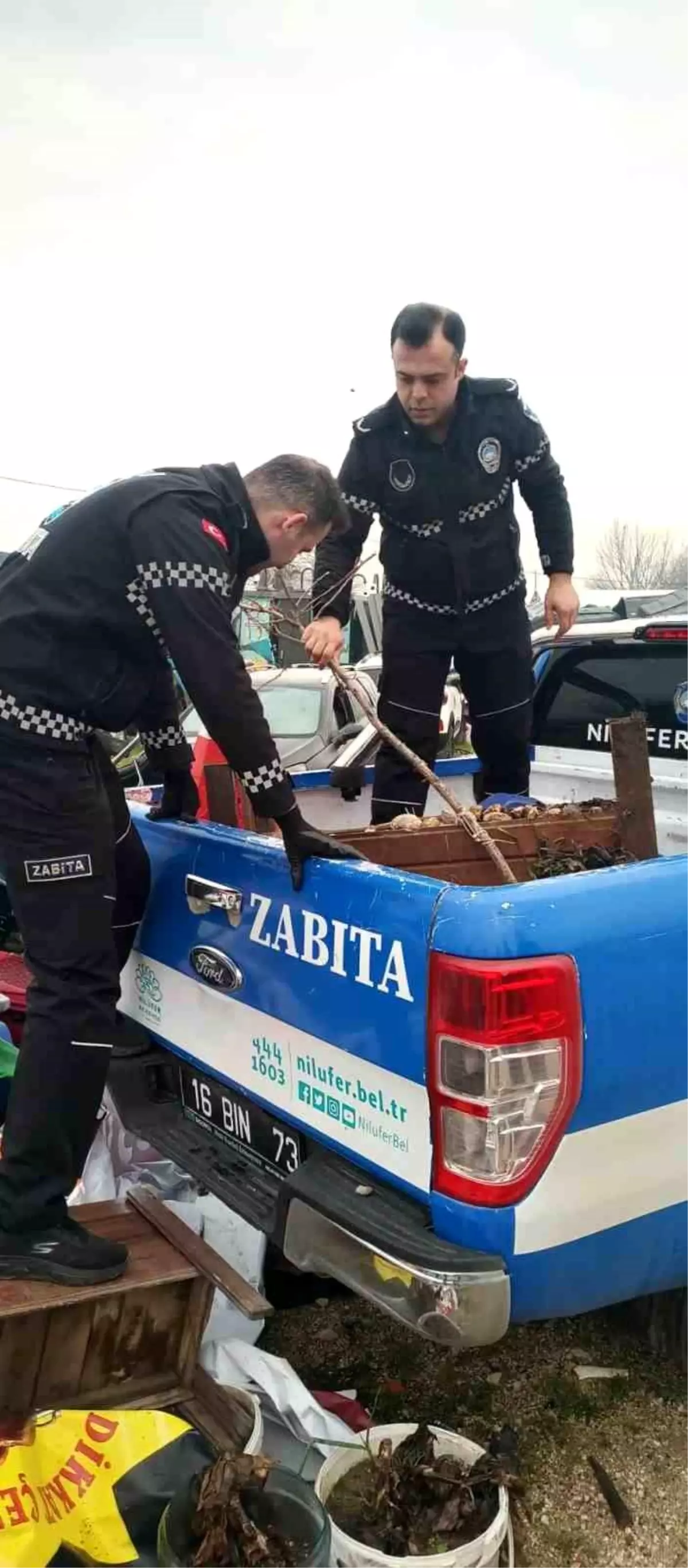 Nilüfer\'de kaldırımlar işgallerden arındırılıyor