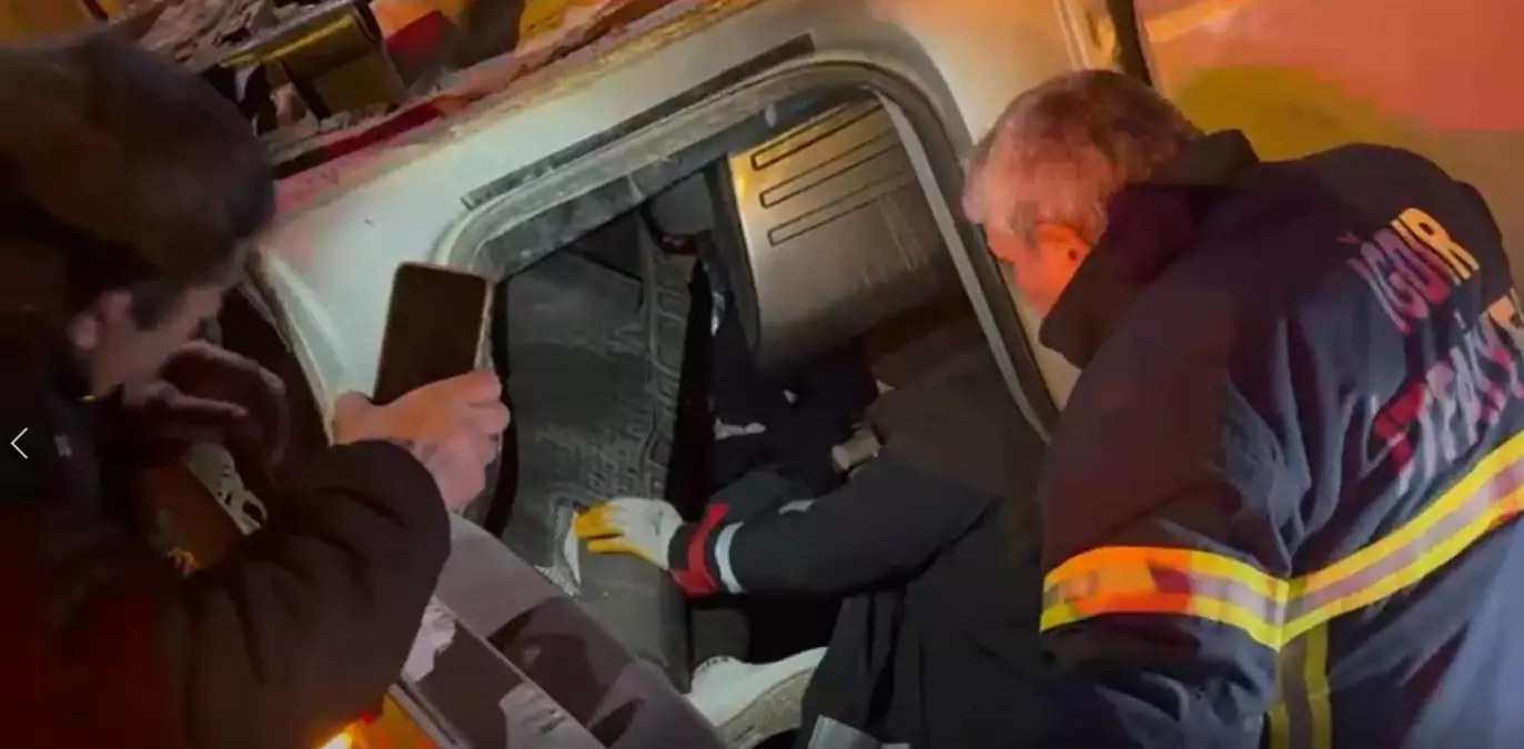 Iğdır\'da Şarampole Devrilen Araçta 2 Yaralı