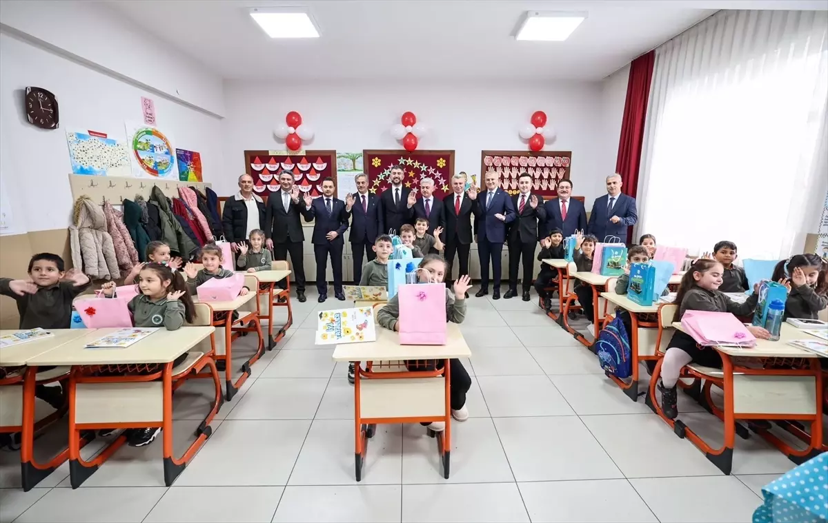 Öğrenciler Karnelerini Aldı