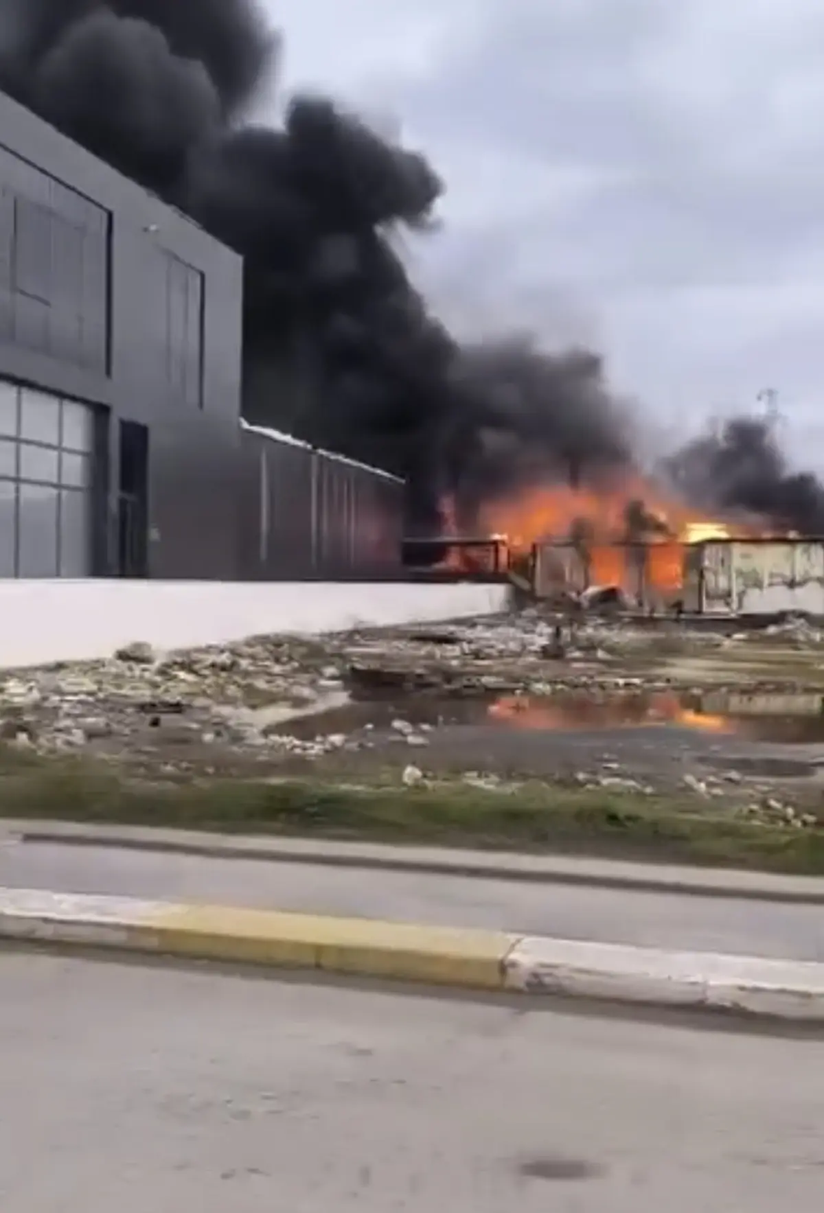 Şile\'de konteyner yangını: 1 ölü