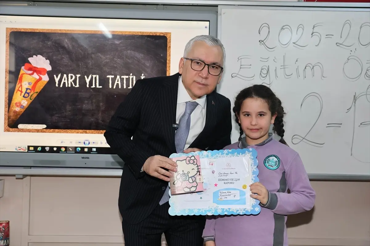 Vali Şimşek\'ten Karne Ziyareti