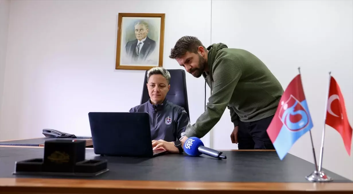 Özgüvenç, \'Yılın Kareleri\' Oylamasına Katıldı