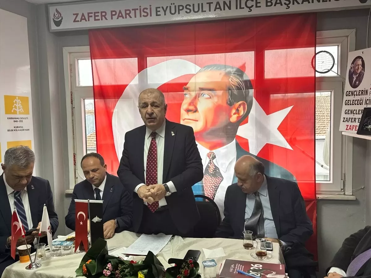 Ümit Özdağ Eyüpsultan\'da Esnafı Ziyaret Etti