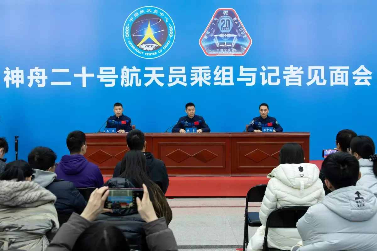 Shenzhou-20 Astronotları Basında