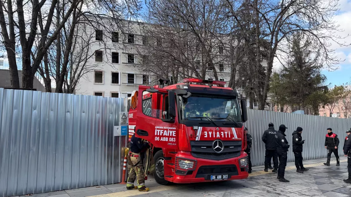 Ankara\'da İşçi Konteynerlerinde Yangın