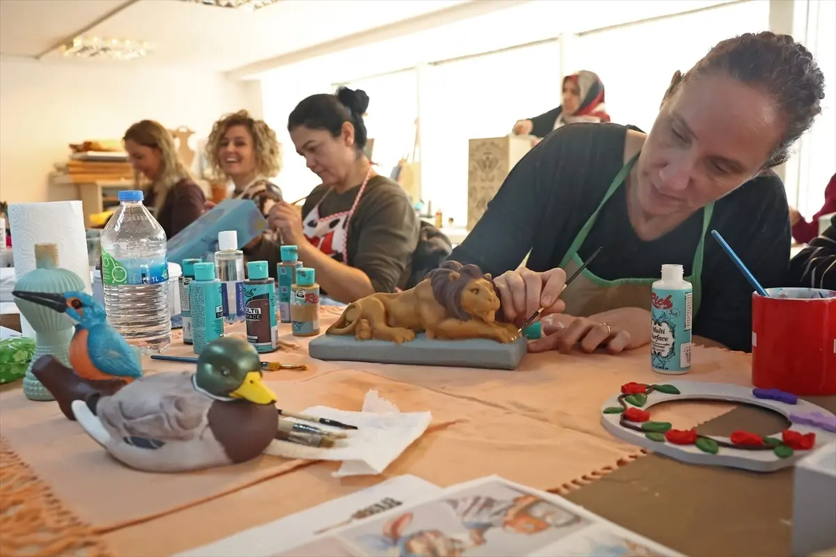 Antalya\'da Kurslarla Meslek ve Sosyalleşme İmkanı