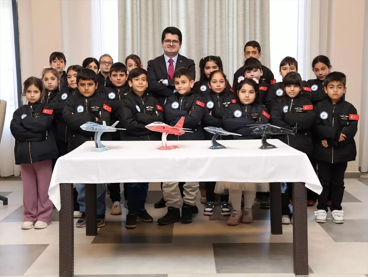 Çocuklar \'Hürjet\' Filmiyle Eğlendi