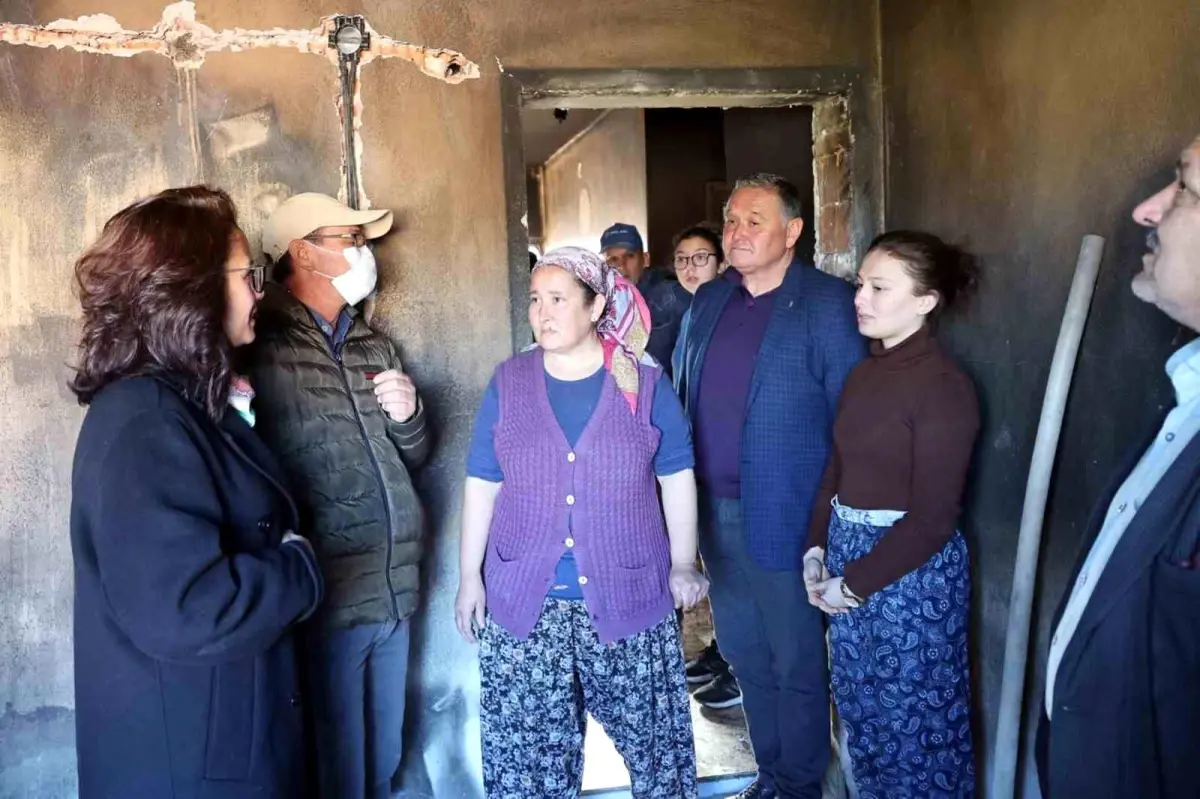 Başkan Aras Köksal yangında evleri hasar gören aileyi ziyaret etti