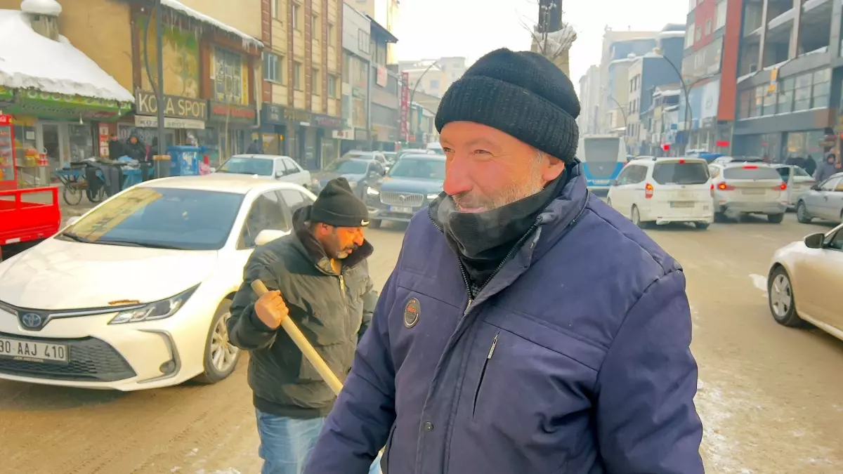 Yüksekova\'da Buzlar Temizlendi