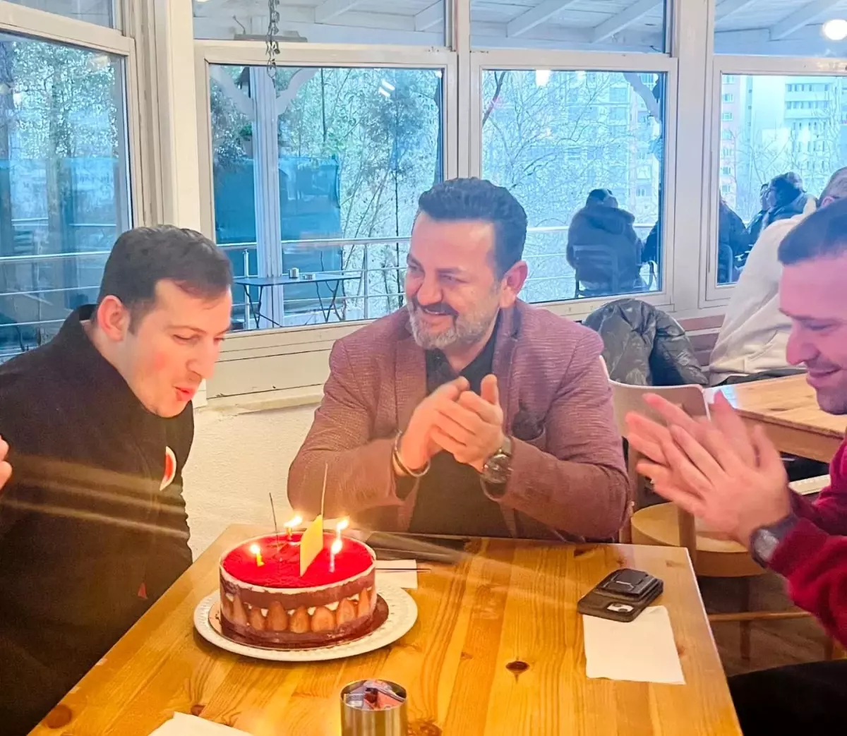 Engelli Bireylere Doğum Günü Sürprizi