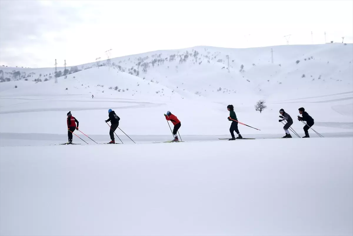 Bitlis\'te Kayaklı Koşu Takımı Dondurucu Soğukta Antrenman Yapıyor