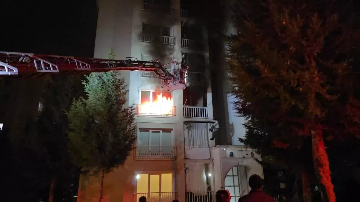 İnegöl\'de Apartman Yangını