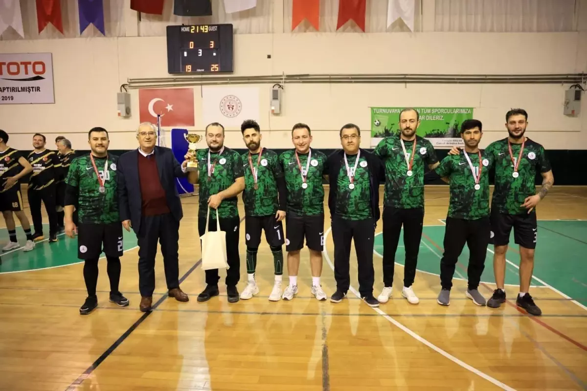 Çameli\'de Kurumlar ve Mahalleler Arası Voleybol Turnuvası sona erdi