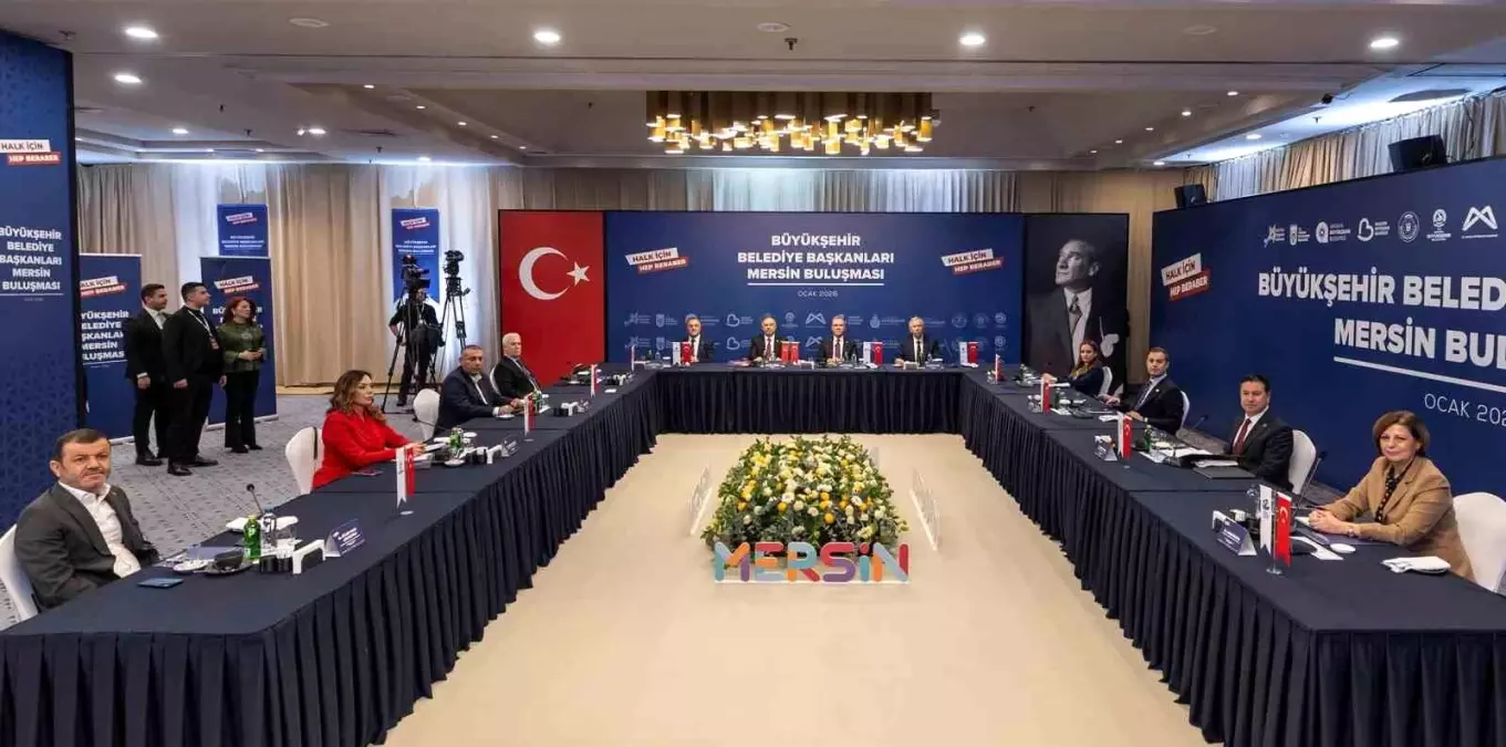 CHP\'li Büyükşehir Belediye Başkanları Mersin\'de buluştu