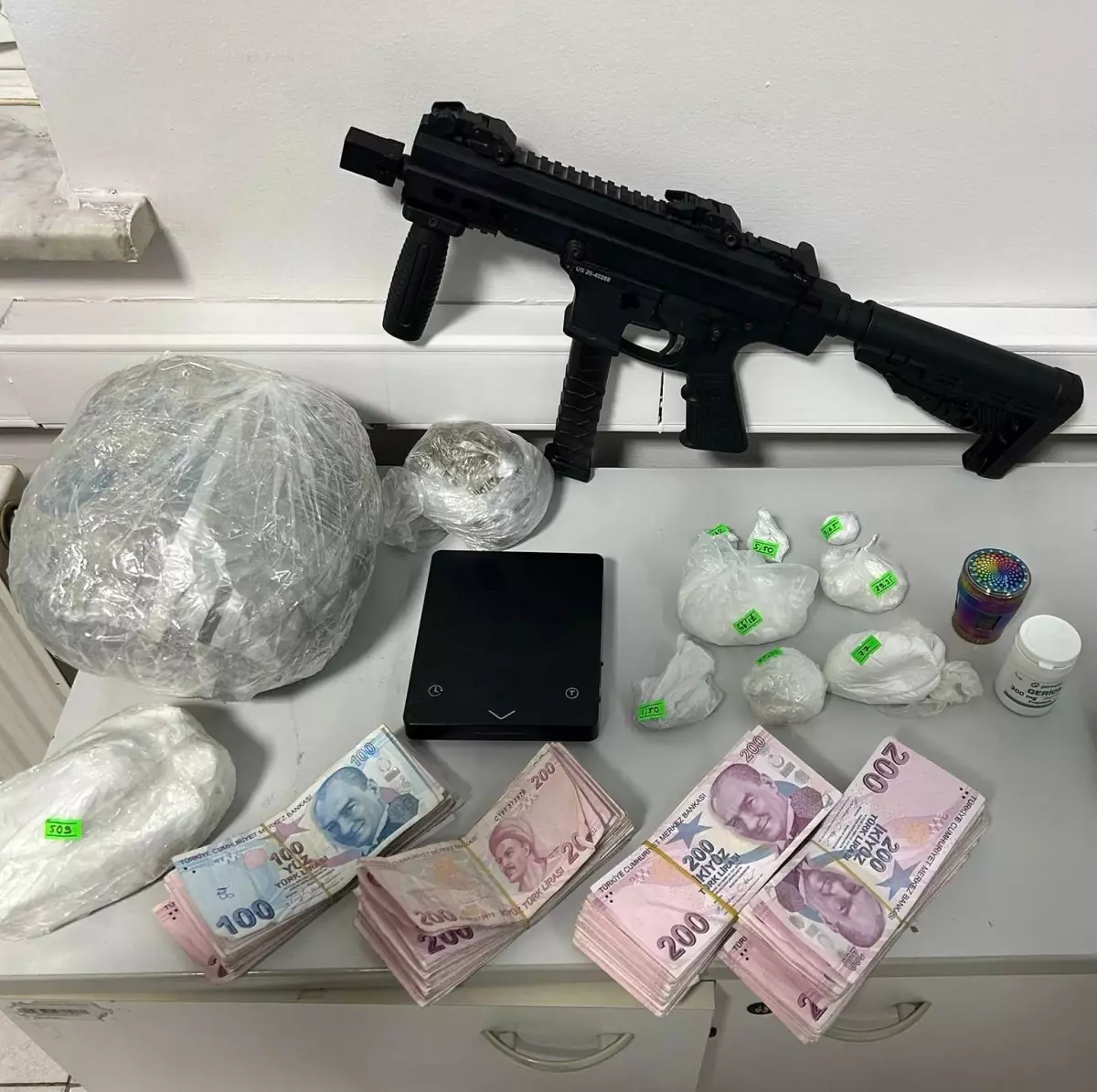 İzmir\'de Firari Hükümlü Operasyonla Yakalandı