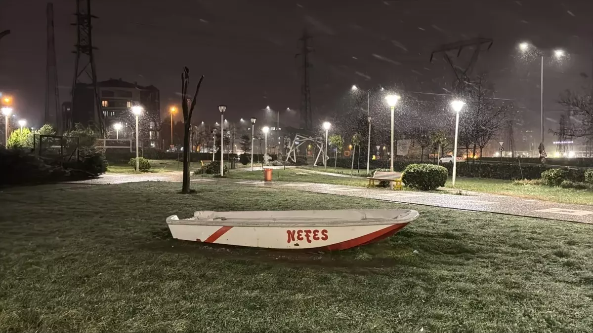 Çorlu\'da Kar Yağışı Başladı