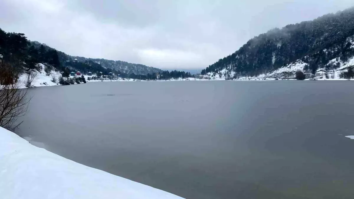 Çubuk Gölü Buz Tutdu, Görsel Şölen Ortaya Çıktı