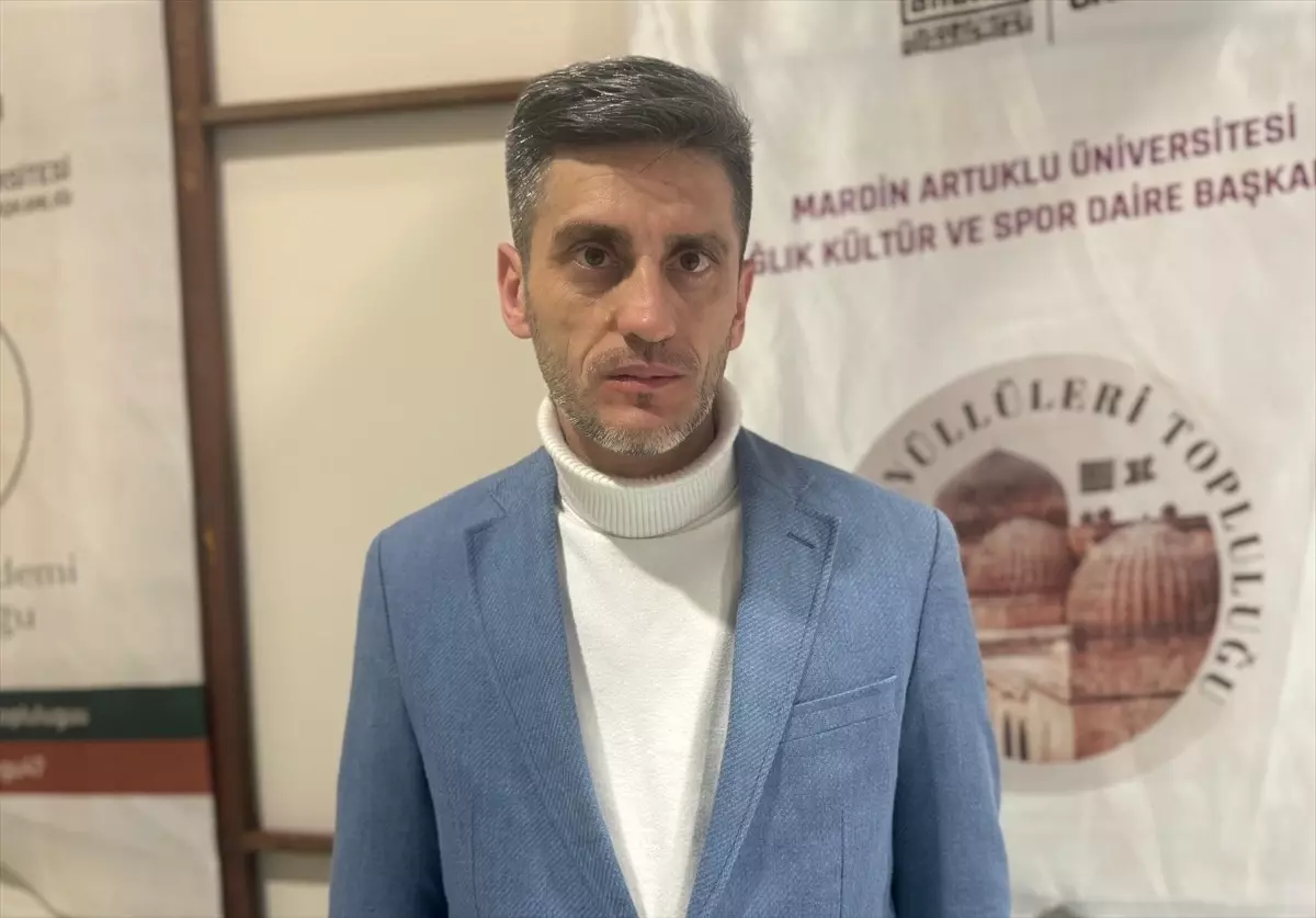 Dünyanın En Uzun Adamının Ellerinin Kalıbı Alındı