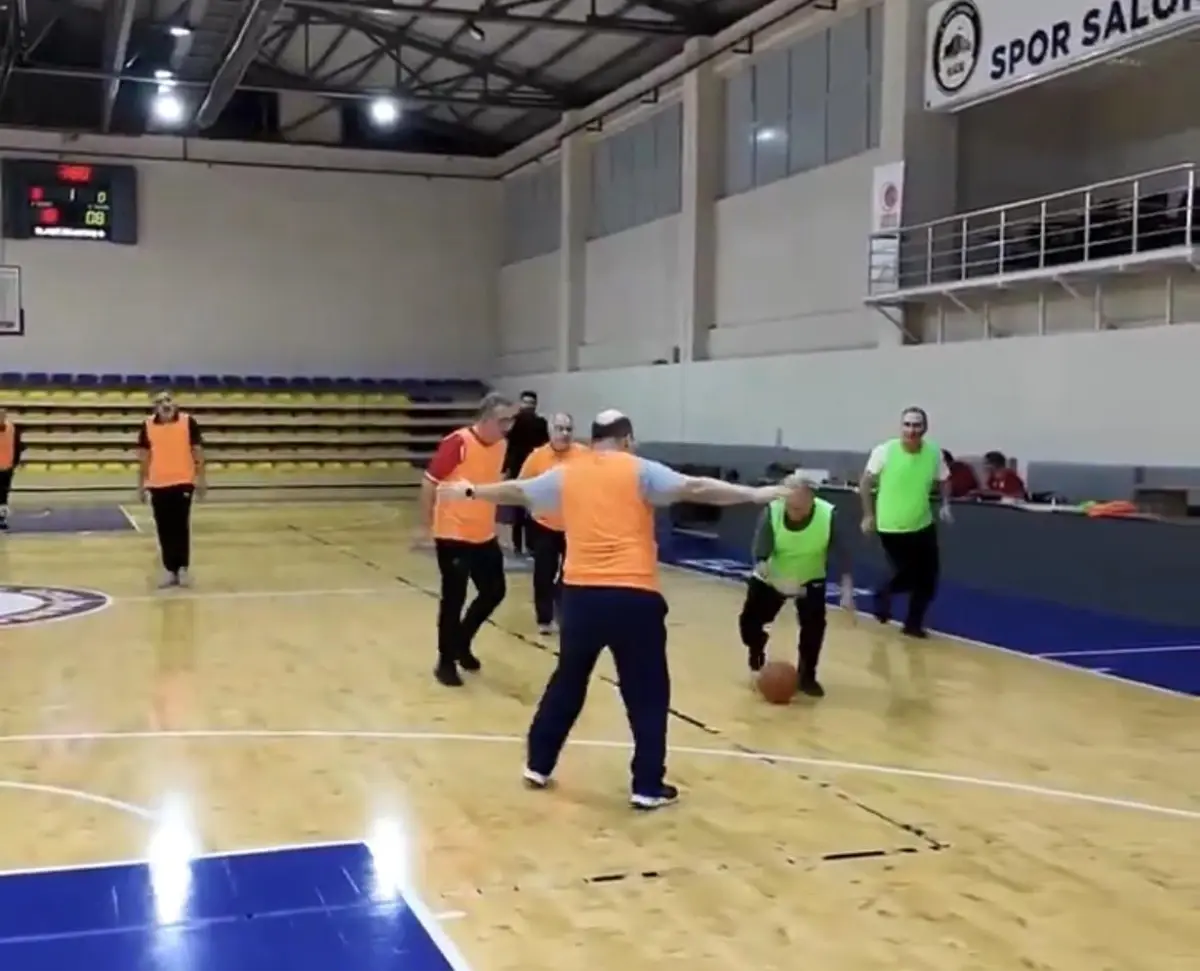 Elazığ İl protokolü basketbol maçında buluştu