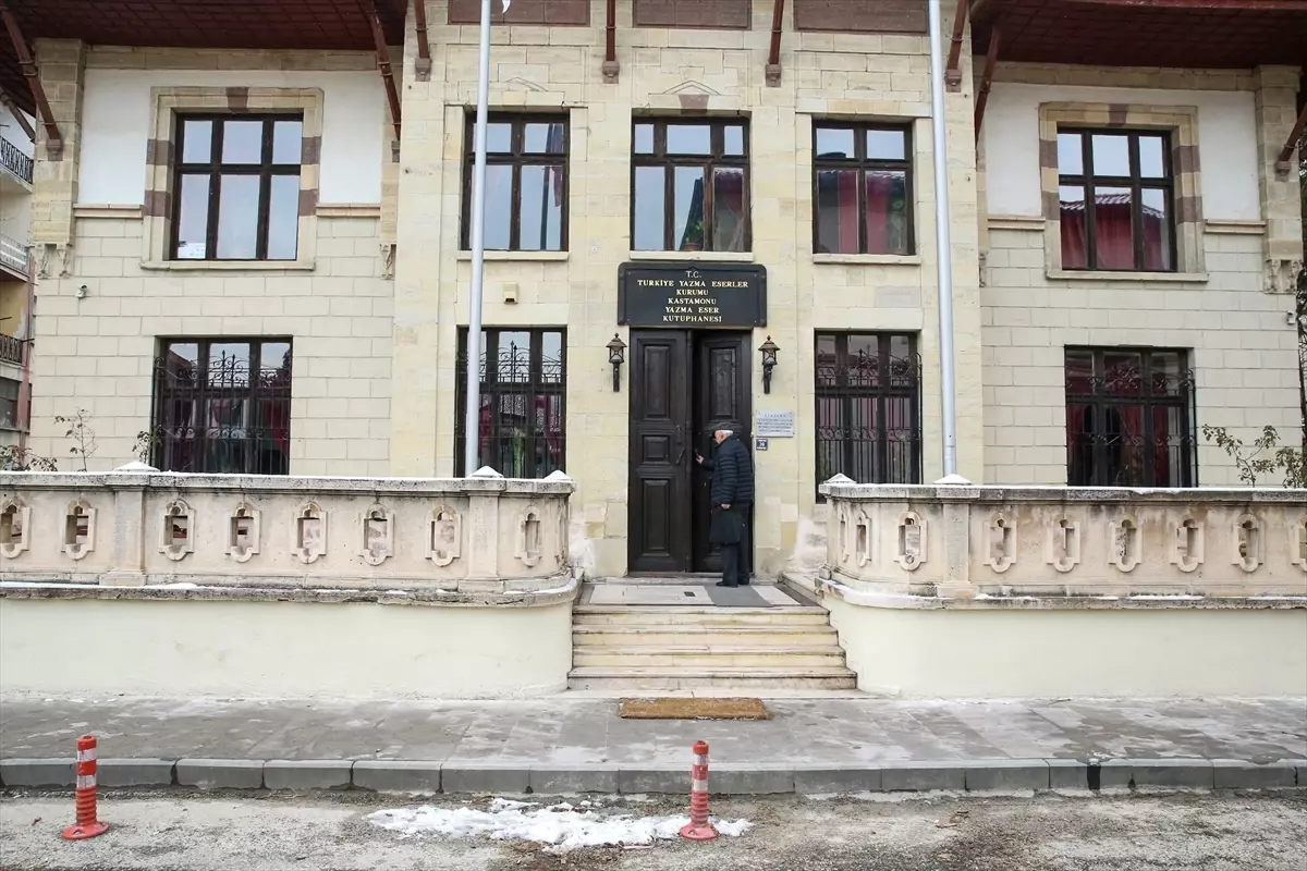 Kastamonulu Emekli Akademisyenin Kutuphane Sevgisi